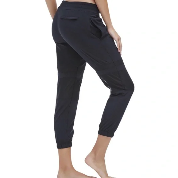 Fabletics Brighton Joggers Black Mesh Detail Cropped Size Small Travel Pants - Picture 2 of 7
